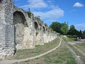 Les remparts.