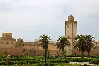 Rempart côté terre et mosquée Ben Youssef