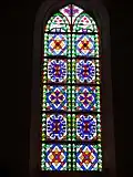 Verrière n° 12 - motifs géométriques et floraux.