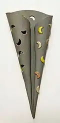 Vase mural en céramique émaillée de Renate Fuhry, 1983.