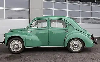 Renault 4CV moteur de 750&nbsp;cc à l'arrière.