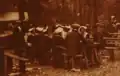Pardon des Oiseaux de 1929 ː repas sous les grands ormes de la forêt de Carnoët [Vu (magazine)].
