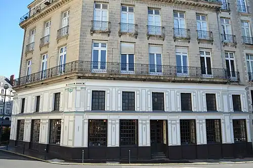 Façade rue Piron.