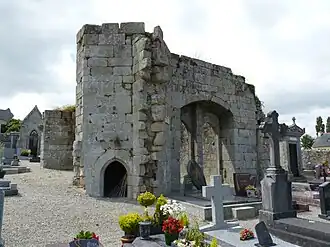 Les restes de l'église Saint-Thuriau (construite au XVe&nbsp;siècle et évacuée en 1764).