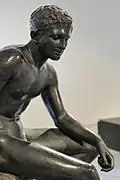 Hermès assis