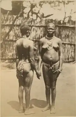 Deux femmes Avokaya, Soudan, 1877–1880.