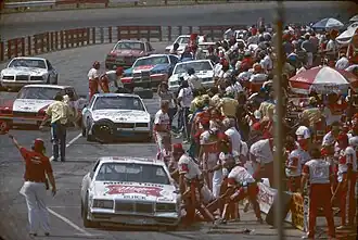 1985, la ligne des stands sur l'ancienne configuration du circuit.