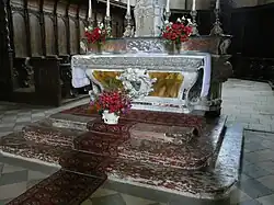L'autel du chœur des chanoines