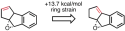 Contrainte de cycle associée à la double liaison C1-C12 dans le cœur du chromophore de la kedarcidine.