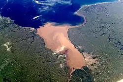 Image satellitaire de l'estuaire du Río de la Plata et de son bouchon vaseux