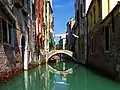 Ponte dei Scudi par lequel passe la Calle Va al Ponte dei Scudi.