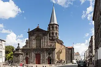 Extérieur de la basilique Saint-Amable de Riom.