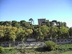 Pentes de l'Aventin donnant sur le Tibre avec le palazzo dei Cavalieri di Malta.