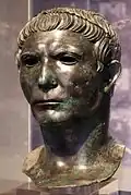Tête en bronze du Ier&nbsp;siècle, découverte au forum. Musée archéologique national de Cividale del Friuli.