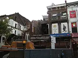 Démolition de bâtiments à la place Buisset dont le cinéma Paradiso (septembre 2013).
