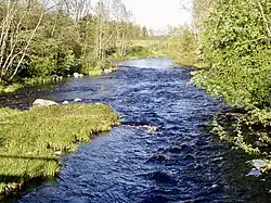 La rivière Vääräjoki à Sievi.