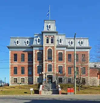 Le palais de justice.