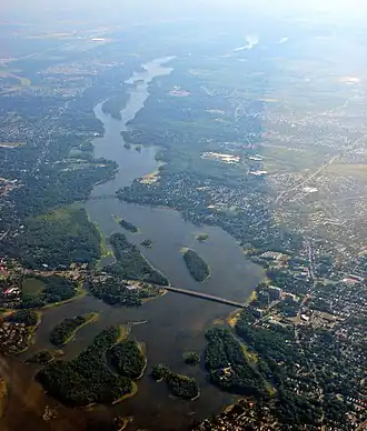 Vue aérienne de la rivière des Mille-Îles et du pont Marius-Dufresne