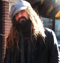 photographie couleur en plan rapproché taille de Rob Zombie