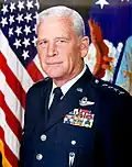 Robert L. Rutherford (en)Général de l'Air Force