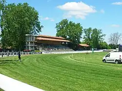 tribunes