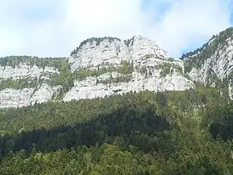 Vue du roc de Gleisin depuis la vallée de Corbel.