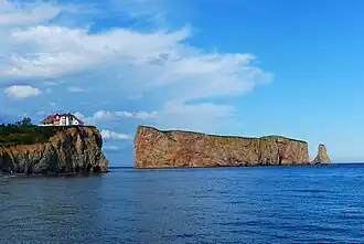 Le rocher et le cap Canon vus de la berge.