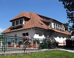 École maternelle intercommunale (ancienne mairie).