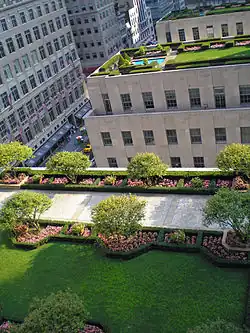 Jardins sur les toits du British Building et de la Maison française.