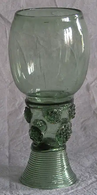 Verre à vin allemand (römer) du XVIIe&nbsp;siècle.