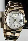 Rolex Day-date, affichant le jour en toutes lettres.