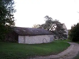 Entrée du château de Sauvagnac (oct.&nbsp;2012)