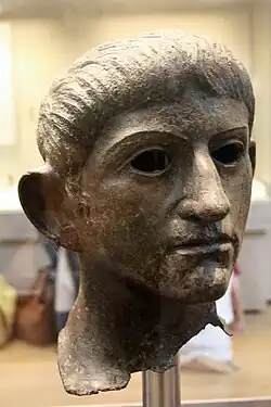 Salle 49. Effigie en bronze de l’empereur Claude, Rendham, Suffolk (Ier siècle).