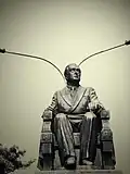 Théodore Roosevelt, 26e&nbsp;président des États-Unis, 1901-1904. « Mes ascendants étaient des hommes qui avaient suivi Cromwell et qui participèrent à la défense de Derry et aux victoires d’Aughrim et de la Boyne. » The Fountain, Derry. 2002.