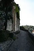 Rampe d'une ruelle.
