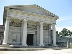 Grand mausolée.