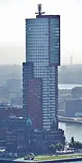 La tour vue de l'Euromast.
