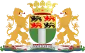 blason constitué d'un drapeau vert et blanc et de quatre lions en miniature encadré par deux lions de part et d'autre et surmonté par une couronne jaune