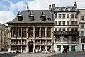 L'ancien bureau des Finances et la grande pharmacie du Centre.