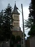 Accès à l'église Saint Jacques et au cimetière.