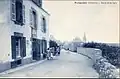 La route de la gare et le débit-épicerie N. Salou à Porspoder vers 1910 (carte postale).