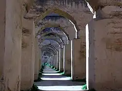 enfilade d'arcs outrepassés