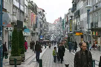 La rue Santa Catarina, artère piétonne du shopping de la ville 1,7&nbsp;km de long.