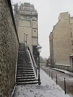Sous la neige.