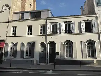 Nos&nbsp;9 et 11.