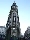 No&nbsp;130 : vue générale prise à l’angle des rues Réaumur et Léon-Cladel.
