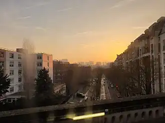 La rue d'Alésia vue depuis le RER B en 2019.