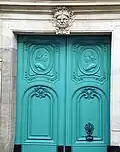 No 50 : porte et mascaron.