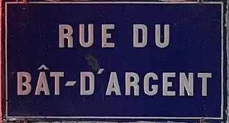 Voir la plaque.