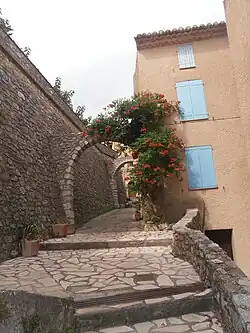 Rue fleurie.